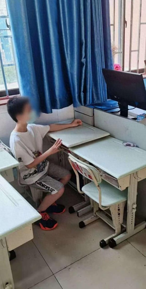 亿海智投 家长称儿子在校遭霸凌发帖“曝光”班主任，班主任认为遭诽谤报警未果，状告警方败诉