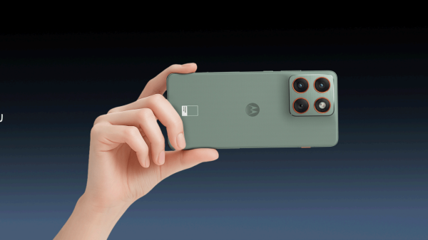 期配宝 联想发布moto X70 Air AI手机：2599元起 5000W像素三摄